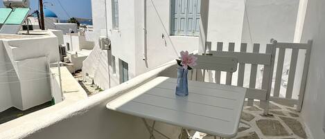 Nesa Paros | Extérieur