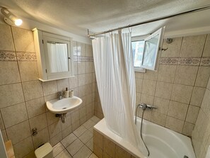 Nesa Paros | Bathroom | Bathtub - Nesa Paros (Paros)
