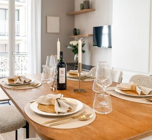 Superior-Apartment, Stadtblick | Wohnbereich