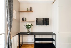 80-cm Smart TV with digital channels