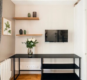 Superior-Apartment, Stadtblick | Wohnbereich