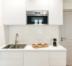 Appartamento Superior, vista città | Cucina privata | Macchina per caffè espresso, bollitore elettrico, tostapane