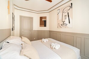 Fer et planche à repasser, lit parapluie, Wi-Fi gratuit, draps fournis