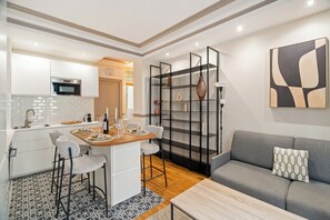 TV connectée de 80 cm avec chaînes numériques