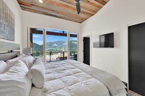 3 habitaciones, tabla de planchar con plancha, wifi y ropa de cama 