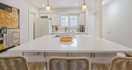 ATX Condo | Two-Step to the Tarrytown Treasure