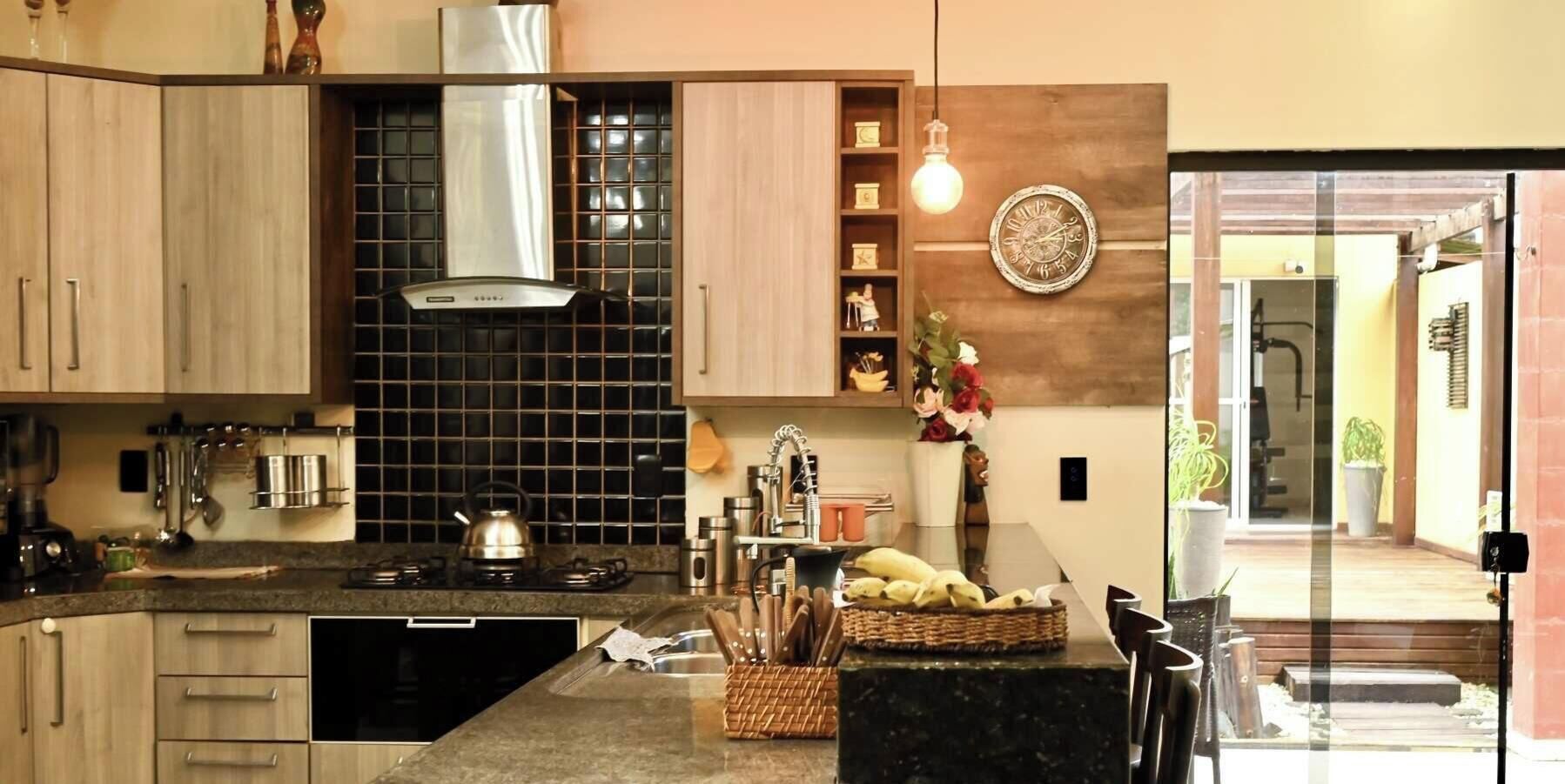 Geladeira, micro-ondas, fogão, cooktop