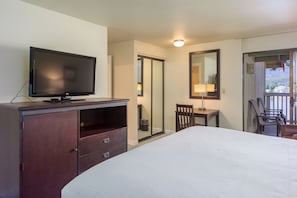 Desk, iron/ironing board, Internet, bed sheets