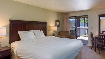 1 habitación, escritorio, tabla de planchar con plancha y internet