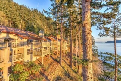 Cozy Harborside Stay | Secluded Orcas Island Getaway- Harborside 2442