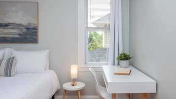 2 bedrooms, desk, iron/ironing board, WiFi