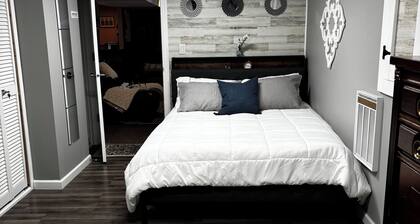 Private 2 BR Lower-Level Retreat Woods & Wildlife, within 10 min of Wis Dells