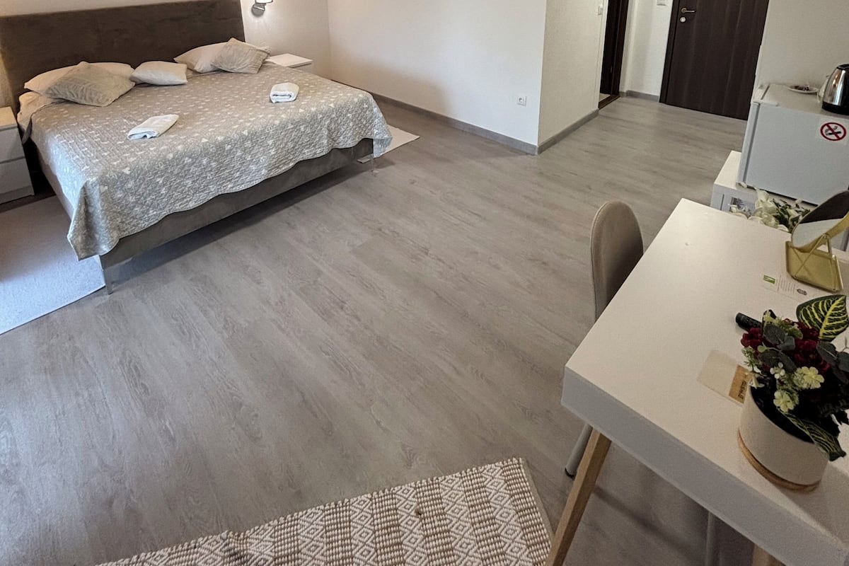 Caja de seguridad en la habitación y cortinas blackout
