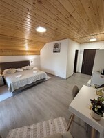 客房內保險箱、遮光布/窗簾、隔音、免費無線上網