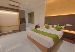 Deluxe Studio Suite, City View | Desk, laptop workspace, free WiFi - Hotel La Premier (Hyderabad)