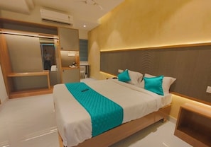 Deluxe Studio Suite, City View