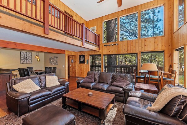 單棟房屋, 多張床, 露台, 山景 (Tres Patos) | 客廳 | 42 吋平面電視連數碼電視頻道、壁爐