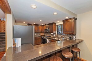 Maison, plusieurs lits, patio, vue montagne (Tres Patos) | Cuisine privée | Réfrigérateur, micro-ondes, four, plaque de cuisson