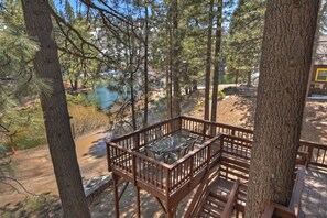 Outdoor dining - Tres Patos - Lakefront Stay for 8 (Green Valley Lake)