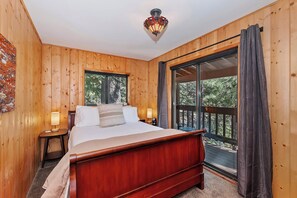 House, Multiple Beds, Patio, Mountain View (Tres Patos) | 4 bedrooms, individually decorated, individually furnished, bed sheets - Tres Patos - Lakefront Stay for 8 (Green Valley Lake)