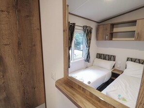 3 bedrooms, individually decorated, individually furnished - Woodlands Gold (Ruthin)