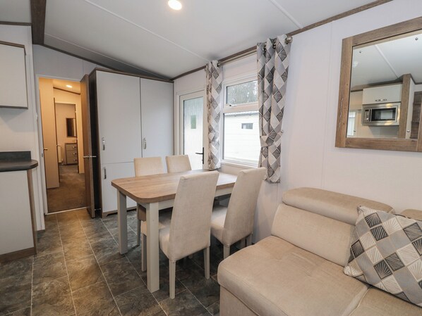 Dining - Woodlands Gold (Ruthin)