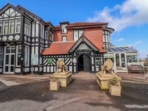 Cottage | Exterior - Woodlands Gold (Ruthin)