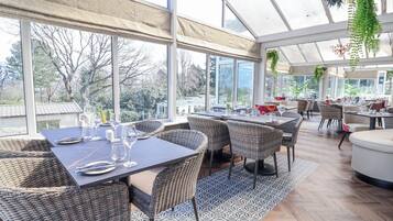 Cottage | Dining