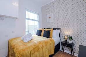 2 bedrooms, iron/ironing board, free WiFi, bed sheets