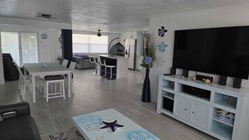 Smart TV, books, stereo