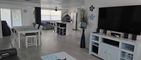 Smart TV, books, stereo