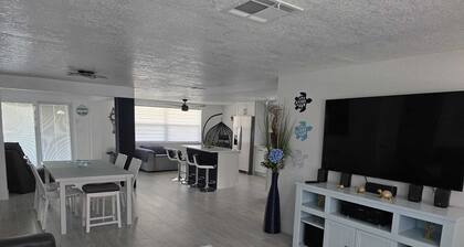 Charming 3-bedroom house in Hudson fl waterfront with WiFi and AC
