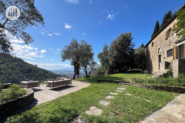 Terrace/patio - Residential church in a villa with pool and panoramic views in Tuscany (Toscana)
