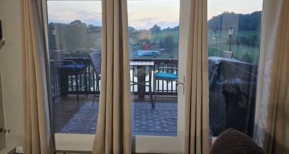 Charming 2-bedroom townhome on Smith Mountain Lake