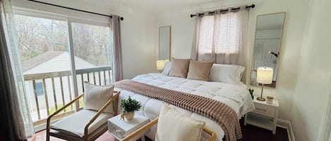 5 bedrooms, iron/ironing board, WiFi, bed sheets