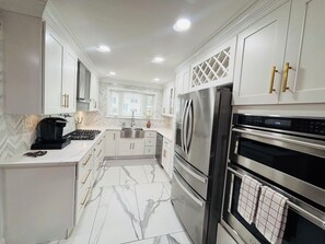Fridge, microwave, oven, stovetop - Upscale Escape with Private Garden-Perfect for Relax & Intimate Moments (Glen Burnie)