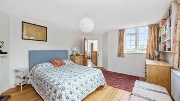 Hus - 4 sovrum - husdjur tillÄtna - utsikt mot trÀdgÄrden | StrykjÀrn/strykbrÀda, gratis wi-fi och sÀngklÀder