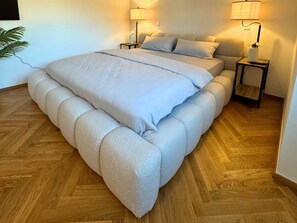 1 多间卧室、熨斗/熨衣板、WiFi、床单