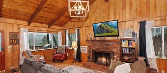 The Lazy Bear Cabin - For 6!