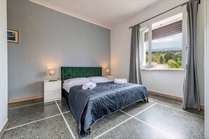 2 makuuhuonetta, silitysrauta/-lauta, Wi-Fi, vuodevaatteet