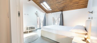 Super suite apartment on Naviglio castel view