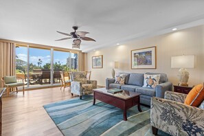 Fernseher, DVD-Player, Tischtennisplatte