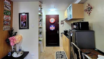 Condo, 1 Bedroom, Accessible | Living room