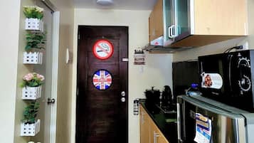 Condo, 1 Bedroom, Accessible | Private kitchen