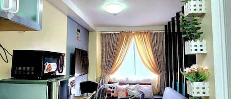 Condo, 1 Bedroom, Accessible | Living room