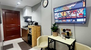 Condo, 1 Bedroom, Accessible, Smoking | Room amenity