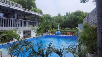 Vila, 3 quartos, para fumantes, piscina particular | Piscina | Piscina externa