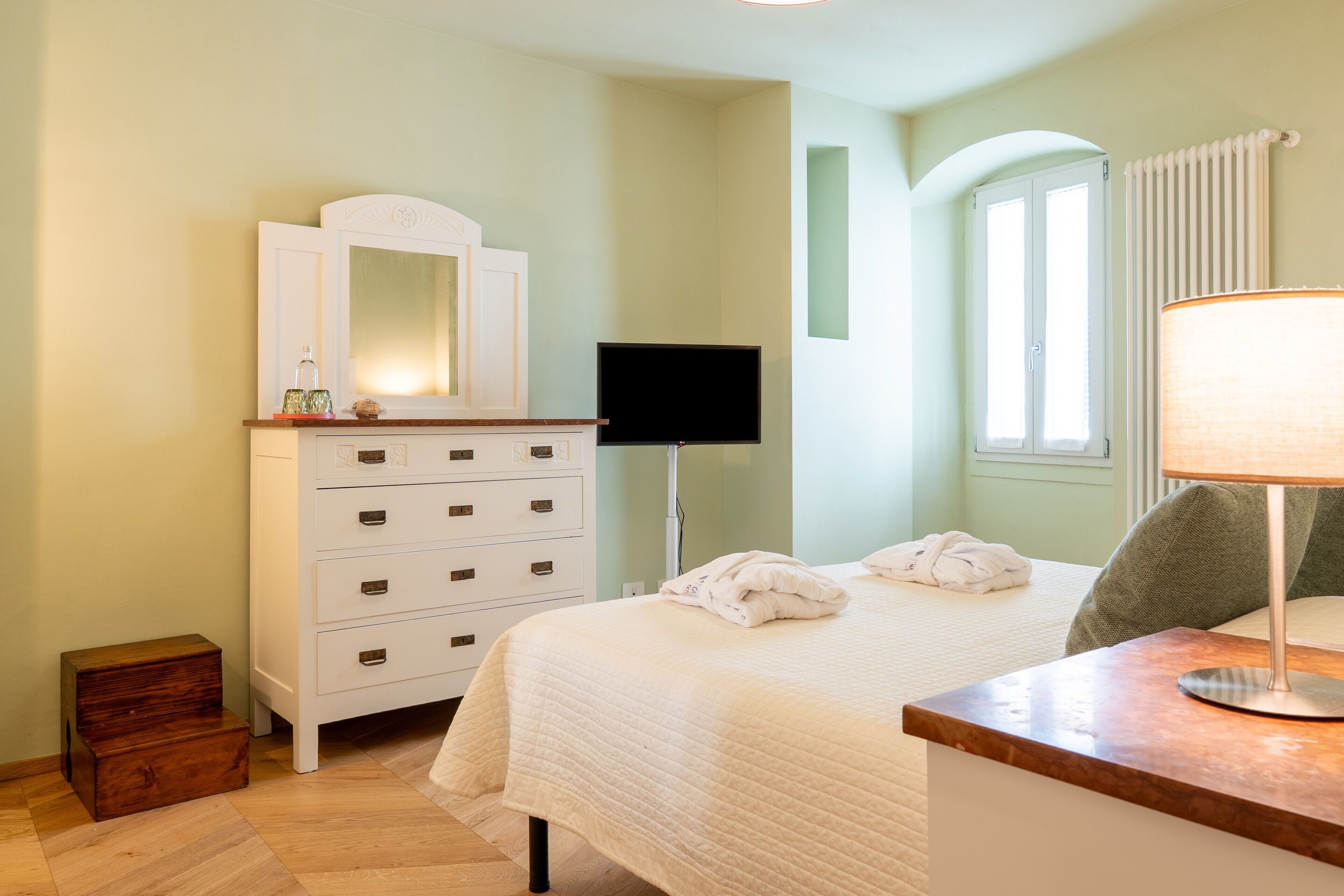 1 habitación, tabla de planchar con plancha, wifi y ropa de cama 