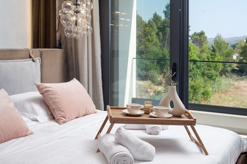 New! Luxury Villa Cvita-design award winner 2025 Heated Saltwater Pool, BBQ, Perfect for Families & Pets