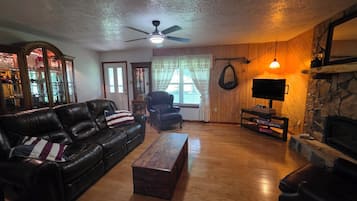 Smart TV, fireplace